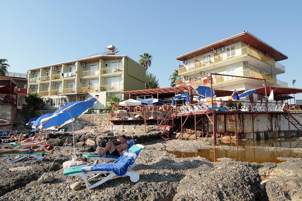 Yali Hotel Side Exterior photo