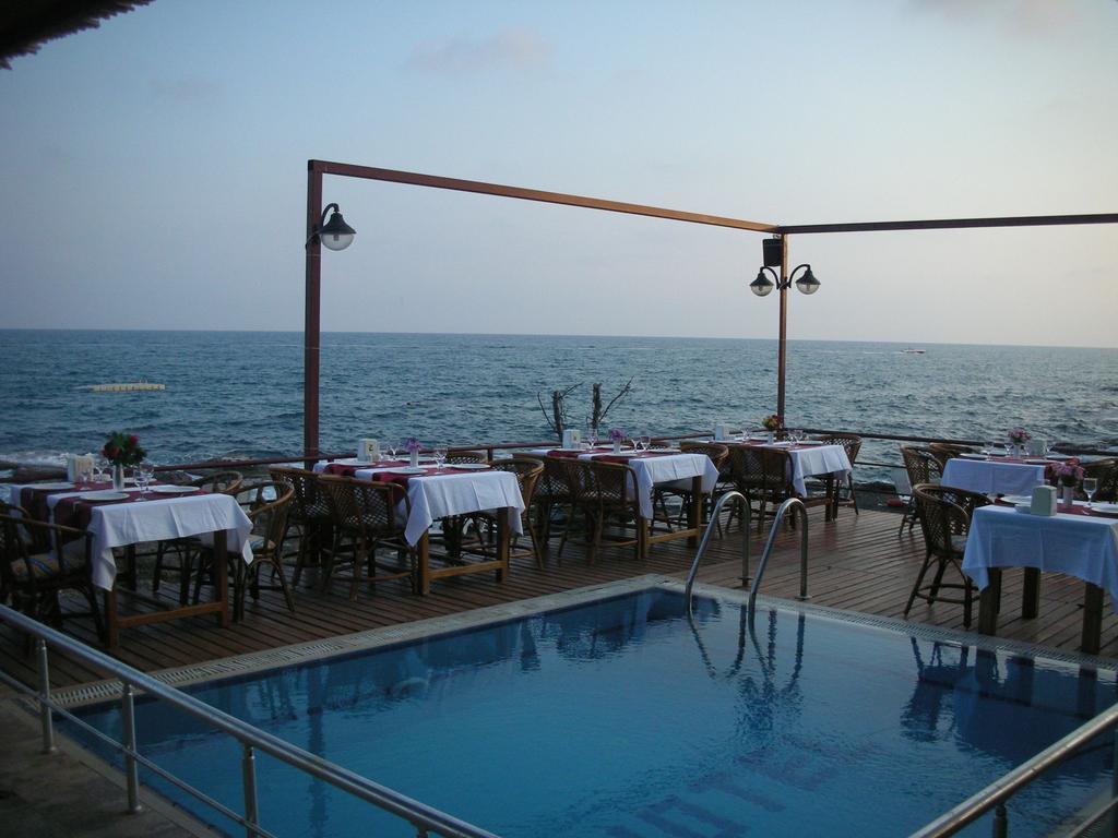 Yali Hotel Side Exterior photo